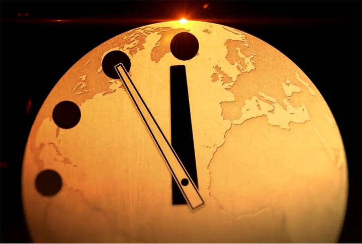 Em 2023, a situação ficou ainda mais ameaçadora. Com a guerra entre Rússia e Ucrânia, os ponteiros marcaram 90 segundos para a meia-noite, alcançando seu mais elevado grau de perigo de extinção da humanidade. 