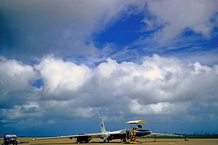 As nuvens podem começar a se formar próximas ao solo, em altitudes muito baixas, como no caso do nevoeiro. Em geral, as nuvens troposféricas começam a aparecer a partir de 100 metros, dependendo da região e das condições climáticas.
