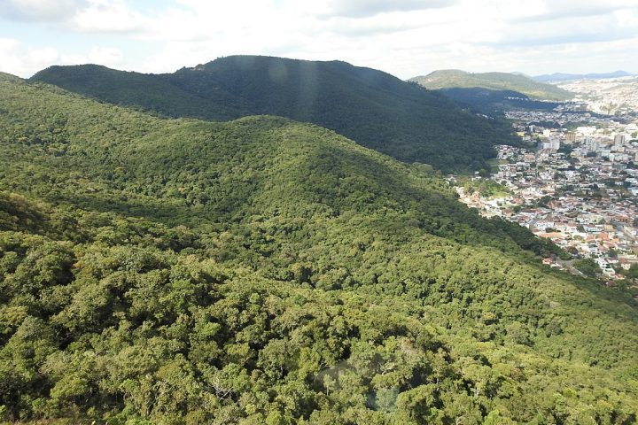 Famosa por suas águas termais e clima ameno, a cidade combina tradição, natureza exuberante e infraestrutura urbana, dando uma uma experiência de vida que une o melhor do interior com os benefícios de centros mais desenvolvidos.