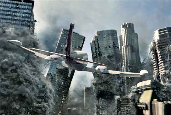 2012 mostra algumas pessoas escapando da destruição iminente, ao viajarem em arcas. O restante da humanidade enfrenta a devastação total do planeta.