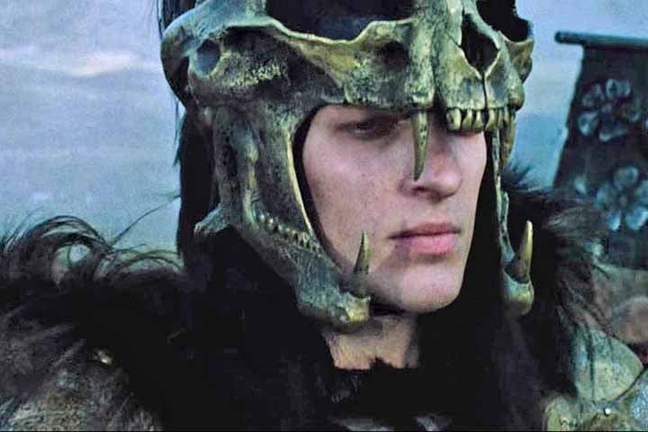 A narrativa acompanha Connor desde sua juventude nas Highlands da Escócia até a Nova York contemporânea dos anos 80. 
