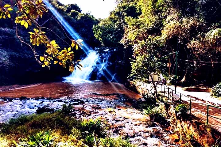 A Gruta do Índio e o Abrigo do Alvo, por exemplo, possuem desenhos rupestres que remontam a até 7 mil anos.
