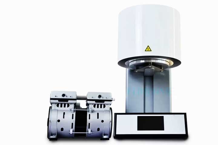 Devido à não porosidade e facilidade de limpeza, a porcelana foi adotada na fabricação de equipamentos médicos. Na foto,  Forno de Porcelana para Vácuo Dental com Controle Programável Automático de Laboratório.
