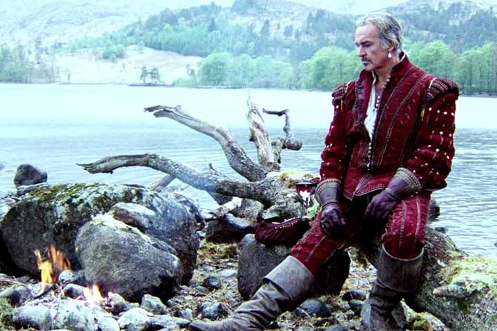 A produção mistura gêneros como fantasia, ação e romance, em uma trama que atravessa séculos. 
