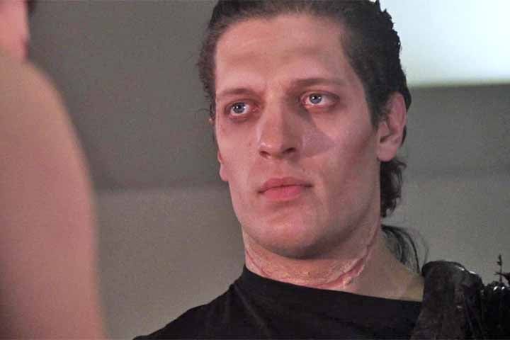 Ele enfrenta batalhas decisivas contra outros imortais em busca do chamado “Prêmio” - um poder absoluto concedido ao último sobrevivente desses duelos. 
