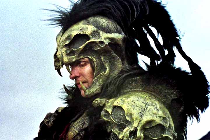 A única forma de eliminar um imortal é cortando sua cabeça, em luta marcada pelo famoso lema que se tornaria marca registrada da franquia: “Só pode haver um”.
