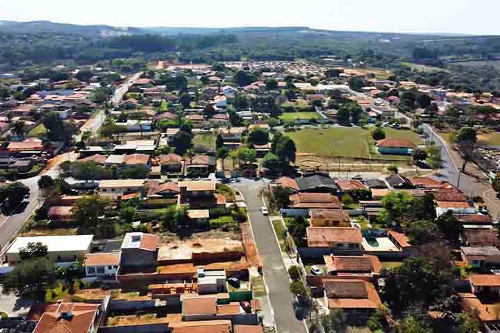 Prédios altos e centros comerciais não existem em Analândia. Isso porque a prefeitura proíbe este tipo de construção para preservar o espírito interiorano do local.
