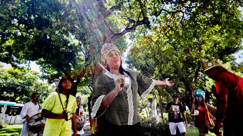 Reisado Brincantes Cordão do Caroá se apresentam na Edição especial do UFC de Portas Abertas. jardins da reitoria