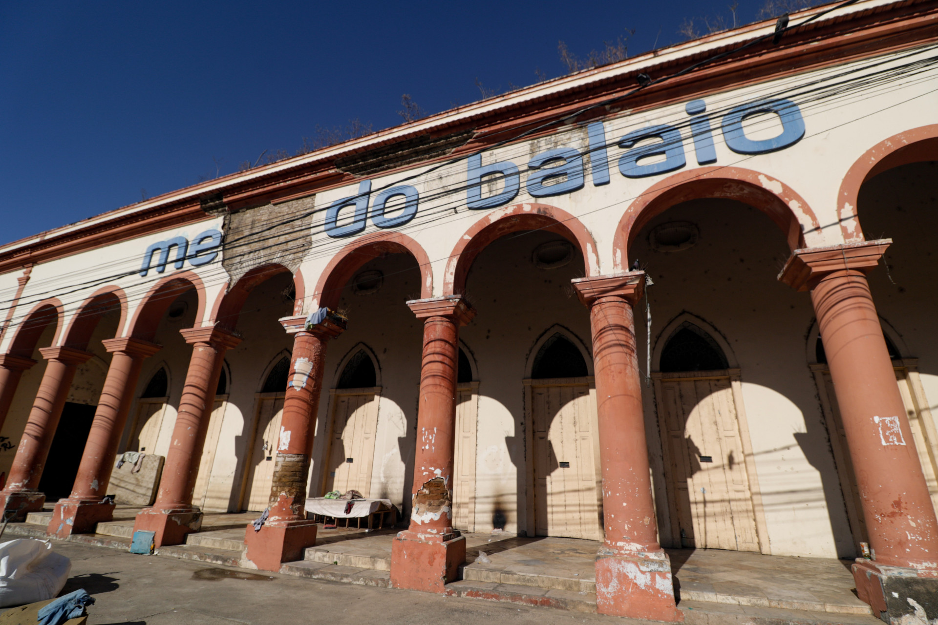 FACHADA do antigo Solar dos Sombras, em Maranguape (Foto: Samuel Setubal)