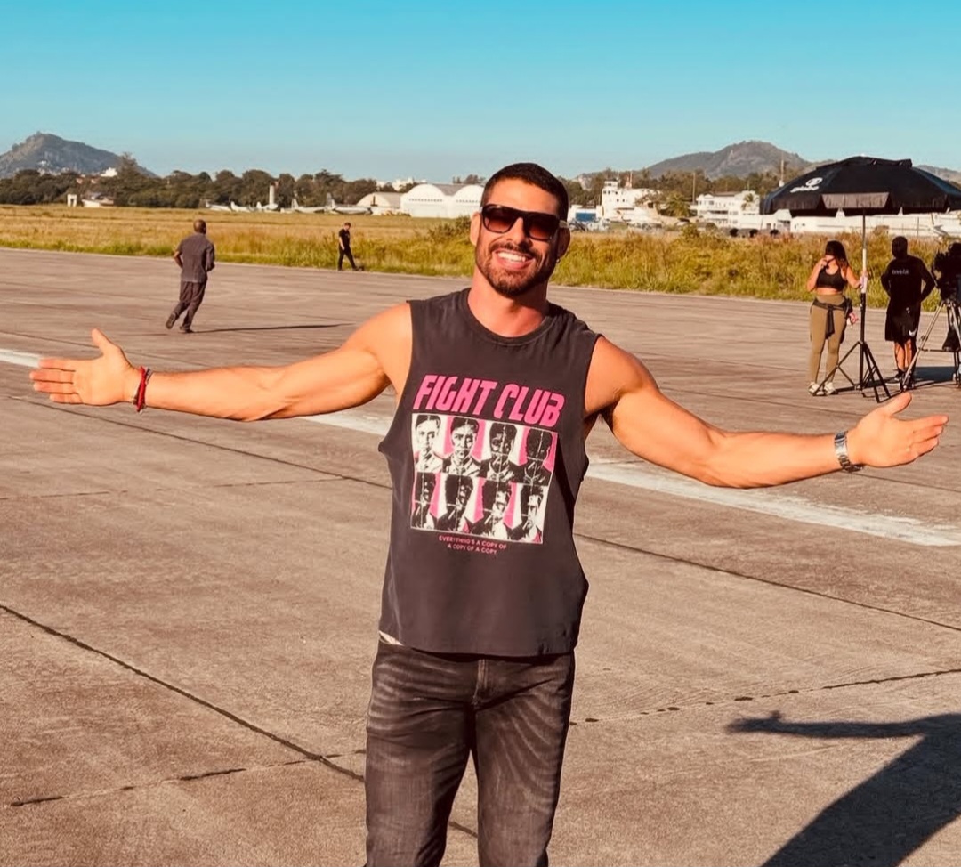 O ator é considerado um dos mais belos do país e, só no Instagram, tem cerca de 15 milhões de seguidores. 