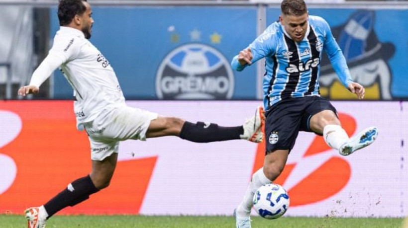 Após o 0 a 0 com o Ceará, treinador gremista  afirma que o time ainda está em construção, mas destaca evolução e maior estabilidade da equipe