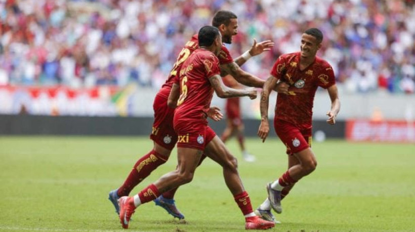 Bahia faz 2 a 0 no Santos na Fonte Nova, chega a 36 pontos no Brasileirão graças aos gols de Luciano Juba e Lucho Rodríguez