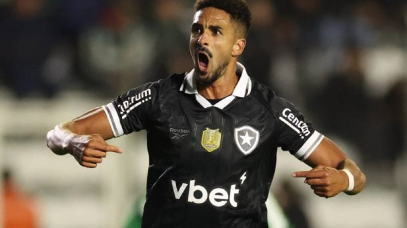 Atacante espanhol sai do banco, marca duas vezes, e Glrorioso encerra jejum que já durava 29 anos: vitória do Botafogo no Alfredo Jaconi