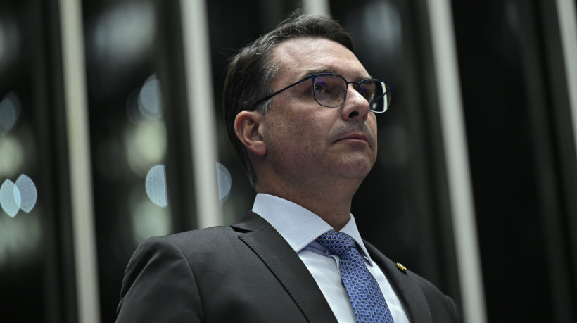 Senador Flávio Bolsonaro (PL-RJ) relata assalto em vídeo nas redes sociais