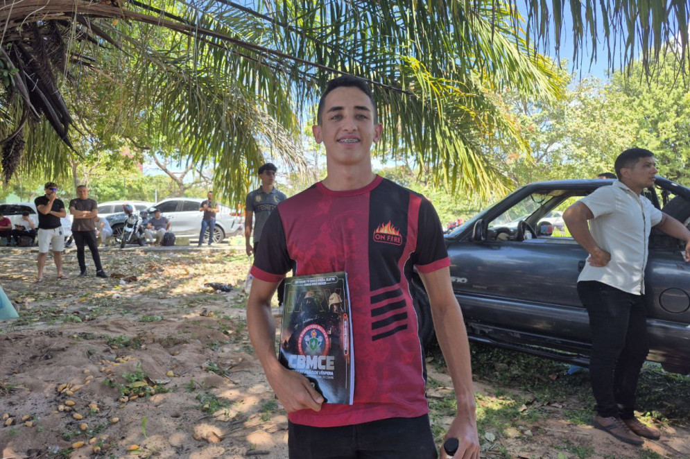 Mateus Rodrigues, 20, largou a carreira na Marinha e deixou o Rio de Janeiro para se preparar para a prova deste domingo, seguindo um sonho de ser bombeiro militar  