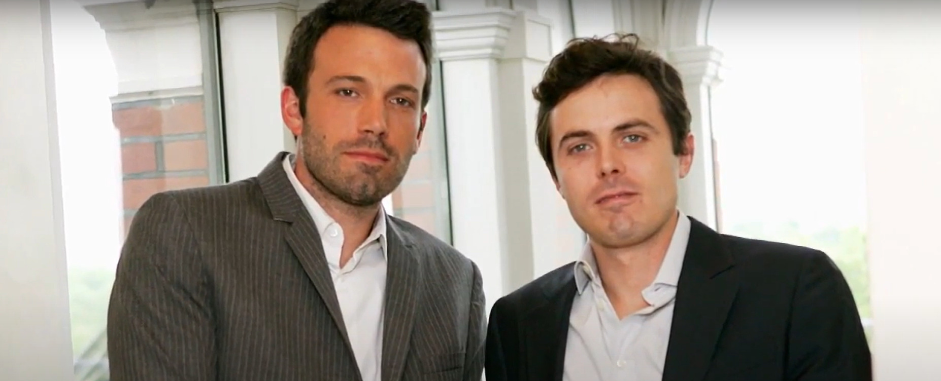 É o irmão mais novo de Ben Affleck, que é 3 anos mais velho e cuja influência foi decisiva para que Casey iniciasse e persistisse na carreira artística.