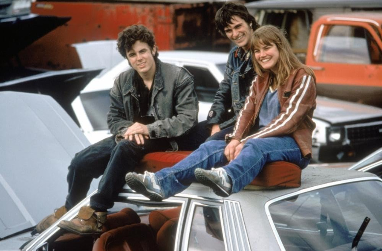 Casey Affleck iniciou a carreira com pequenos papéis na televisão e estreou no cinema em 1995 no filme Um Sonho Sem Limites, de Gus Van Sant, ao lado de Joaquin Phoenix.