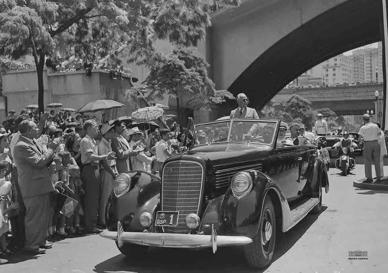 Ao assumir o poder, Getúlio percebeu o potencial político das massas trabalhadoras. Buscou então conquistá-las como base de apoio, fortalecendo sua liderança e legitimidade.
