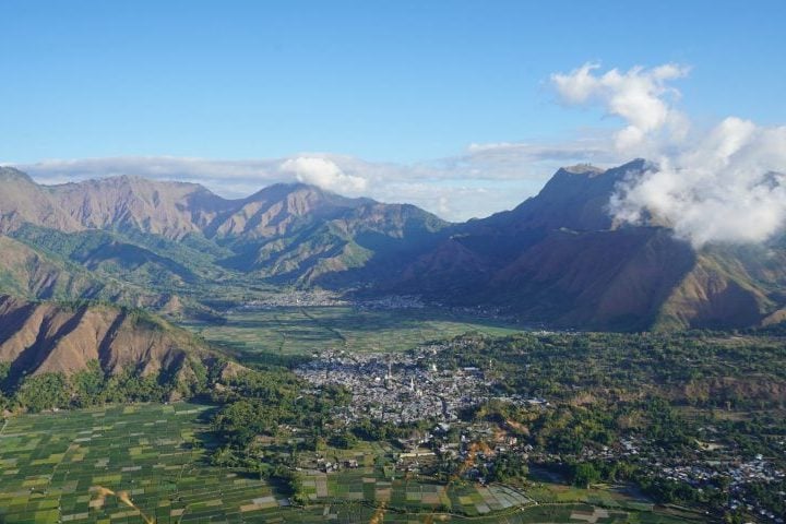 Para os habitantes locais, o Monte Rinjani tem um profundo significado espiritual.