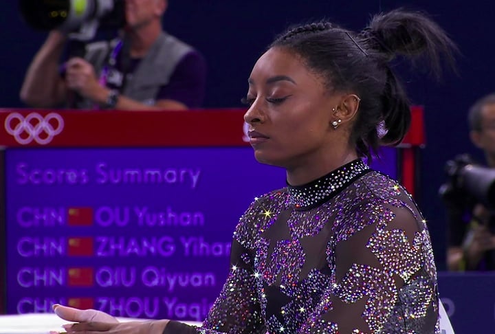 A ginasta americana Simone Biles chegou a publicar uma foto no Instagram com dois bonecos Labubu vestindo roupas da marca Gucci. “Assustador ou fofo?”, perguntou aos seguidores a dona de 11 medalhas olímpicas. 

