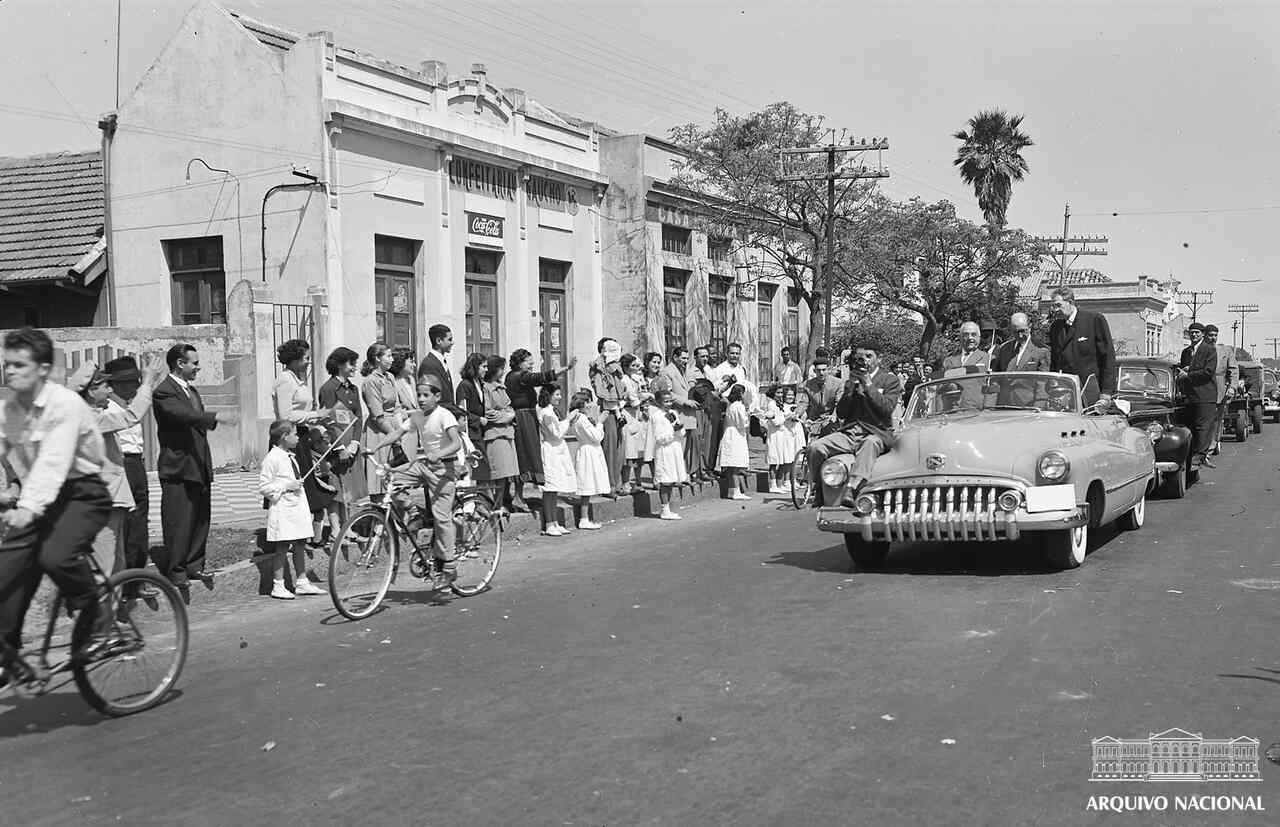 Getúlio Vargas, aliás, entendia o uso das imagens como instrumento de construção política e popularidade. Ao mesmo tempo, fez questão de registrar momentos íntimos, revelando o lado pessoal por trás do líder público.