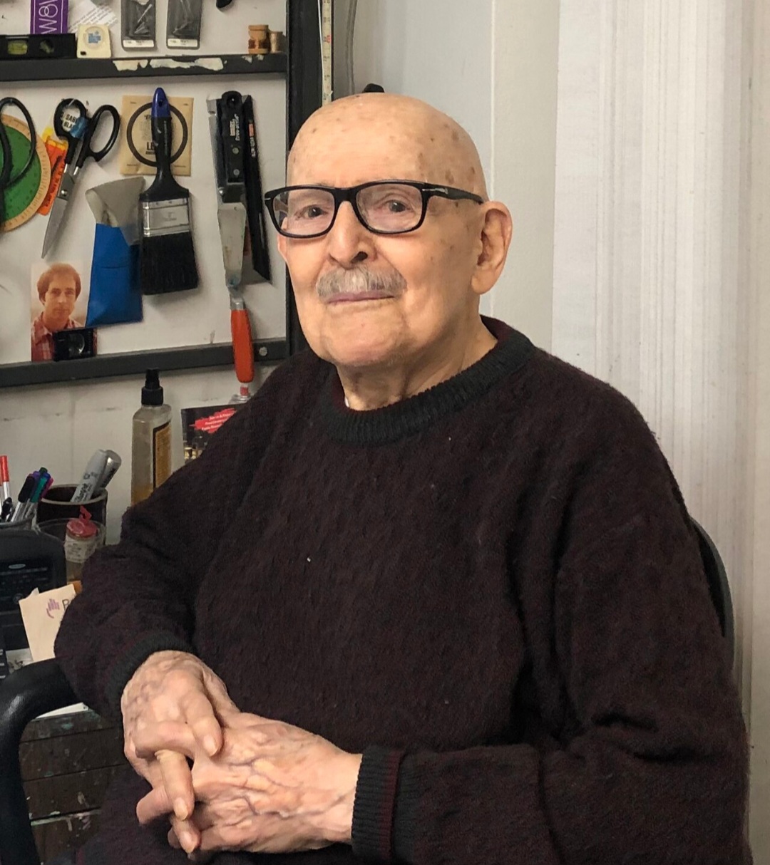 Joe Caroff morreu no dia 17/8,  um dia antes de seu aniversário de 104. anos. Portanto, o designer quase entrou na seleta lista de famosos que morreram no mesmo dia em que nasceram. Veja essa lista curiosa: 