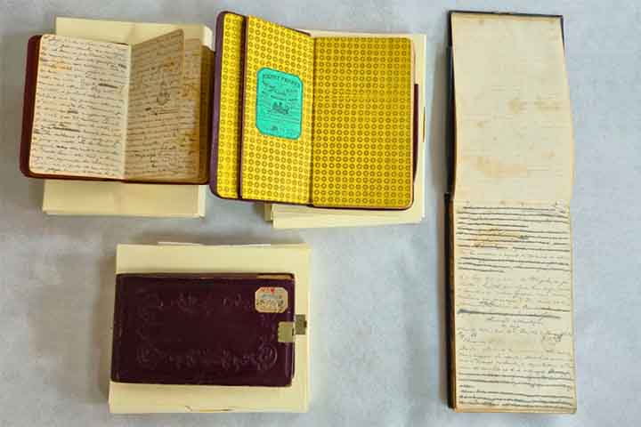 Diversas cadernetas do Imperador Dom Pedro II, que registram suas impressões de viagens nacionais e internacionais entre 1840 e 1891, estão passando por um minucioso processo de restauro.