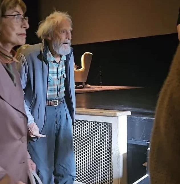 Em maio de 2024, Clint tinha chamado atenção ao aparecer num evento, com barba e cabelos brancos. A presença inesperada do ator teve repercussão na internet. 