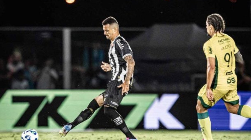 Zagueiro não atua desde a partida contra o Mirassol, em julho, e terá permanência no clube definida pela nova comissão técnica 