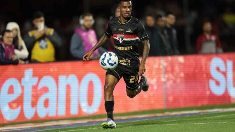 Volante saiu com dores na coxa esquerda, enquanto atacante preocupa por incômodo no joelho direito e preocupam o Tricolor 