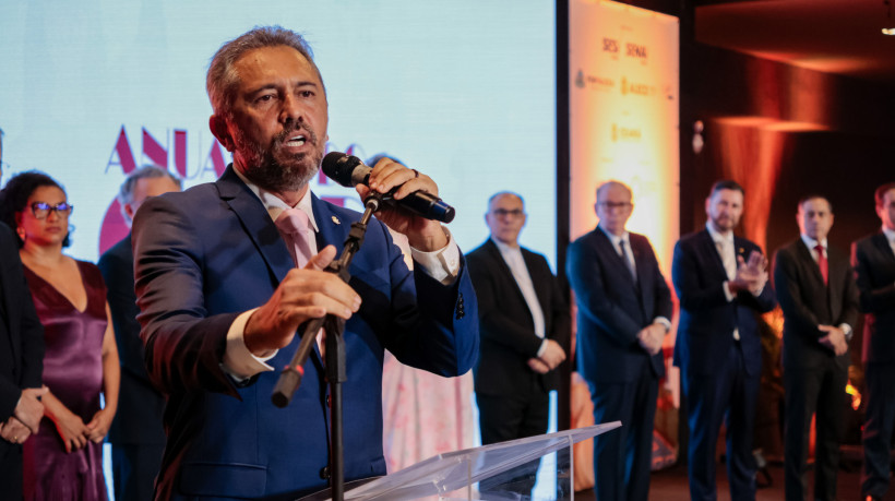 ￼ELMANO em discurso no Anuário do Ceará