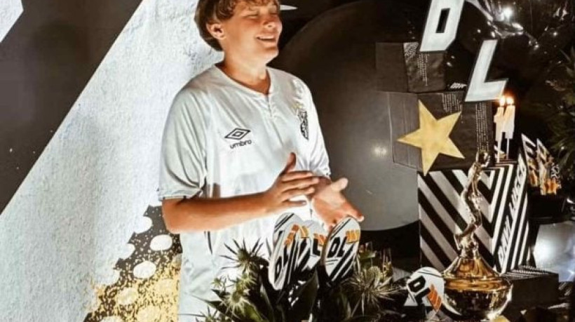 Jovem escolheu o Santos como tema central da sua festa de 14 anos, na mansão do camisa 10 do Santos, no Rio de Janeiro