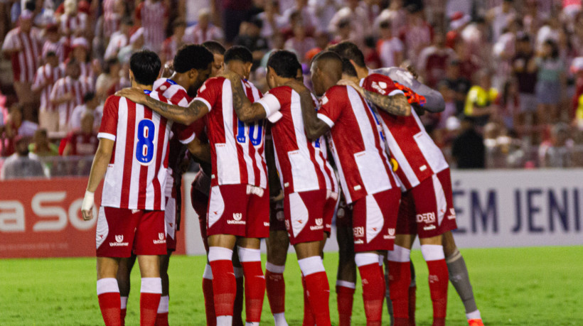 Delegação que levava o Náutico passou por susto ao se chocar com pássaro