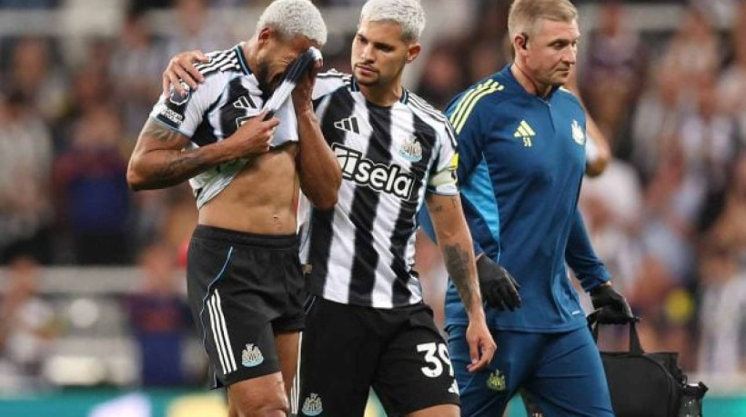 Meia do Newcastle sente dores no jogo contra o Liverpool horas depois de ser chamado para a Seleção Brasileira e vira grande preocupação