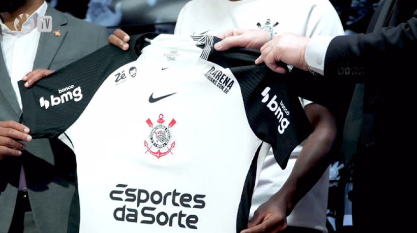 Corinthians renova com volante André Luiz até 2029