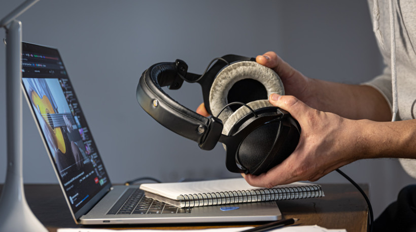 Por praticidade, inclusão ou outro motivo, conheça algumas formas de transcrever automaticamente áudios em texto.