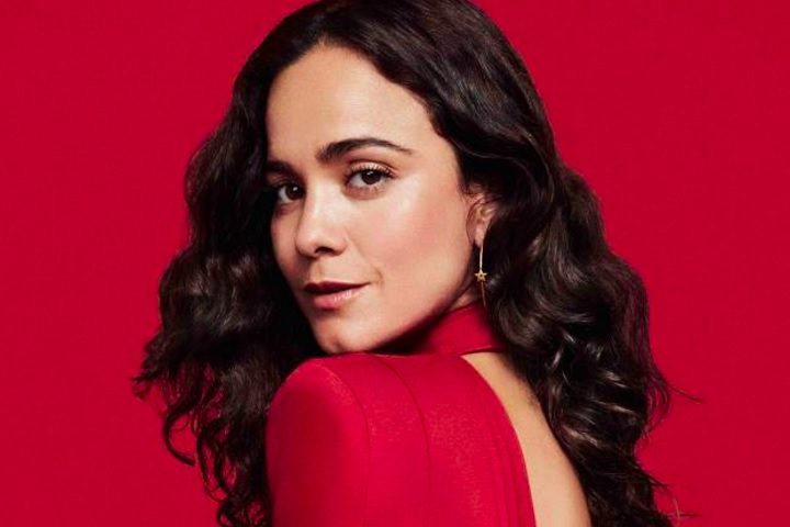 Alice Braga – A atriz construiu sólida carreira internacional a partir de 2006. Sobrinha da consagrada Sônia Braga, atuou em filmes como “Eu Sou a Lenda”, ao lado de Will Smith, e “O Esquadrão Suicida”, de 2021. 
