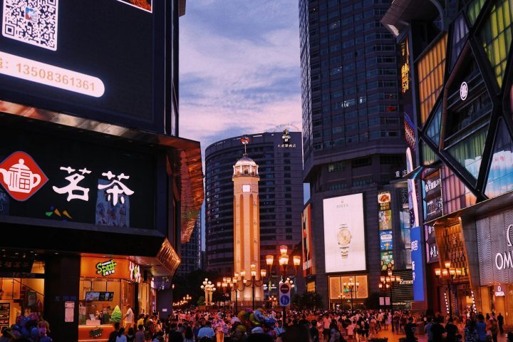 Hoje, já há tours guiados pela cidade em inglês, espanhol, tailandês, japonês e coreano.