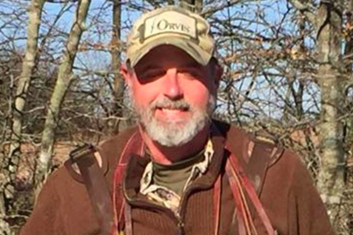 Asher Watkins tinha 52 anos, era morador do Texas e dono do Watkins Ranch Group, uma empresa especializada na venda de propriedades rurais de alto padrão.