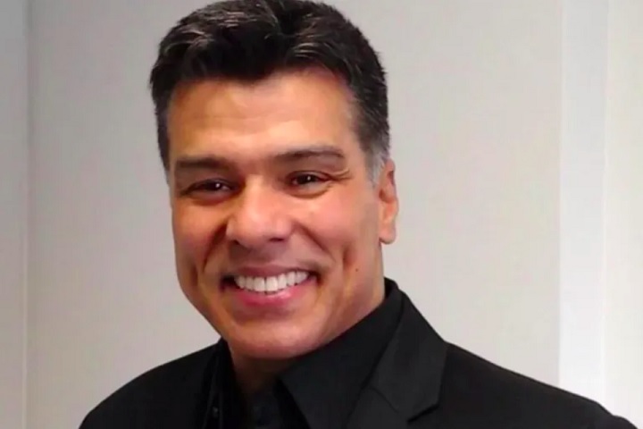 Em 1999, o ator migrou temporariamente para a Record TV, onde protagonizou a novela Louca Paixão. 