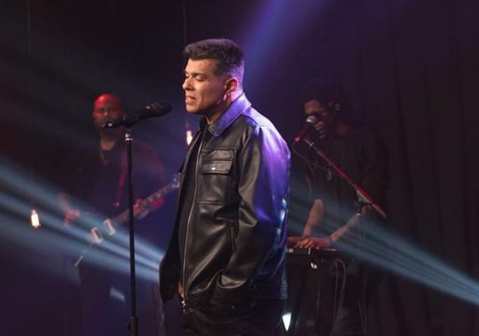 Em 2025, retomou a turnê Nada Apaga Essa Paixão para celebrar 30 anos de sua trajetória musical, apresentando repertório com seus principais hits.