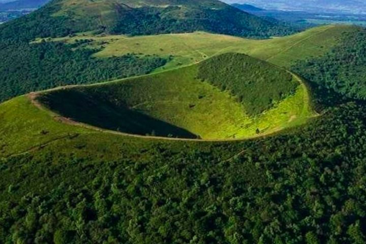 Trata-se do Vulcão Amazonas, localizado na região de Uatumã, no Pará.