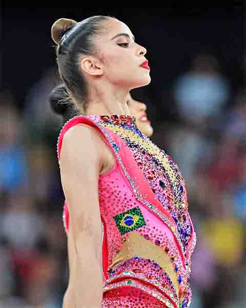 As notas são atribuídas por juízes e dividem-se em três critérios principais: dificuldade, execução e caráter artístico. 
