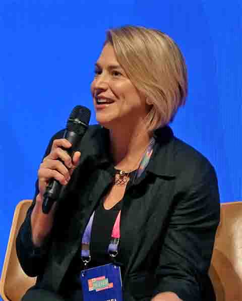 No dia 23 de agosto, o conjunto comandado pela técnica Camila Ferezin - na foto - apresentou sequências com fitas, arcos e bolas embalado pelo som de “Evidências”, canção de José Augusto e Paulo Sérgio Valle que ficou famosa na voz da dupla sertaneja Chitãozinho e Xororó.
