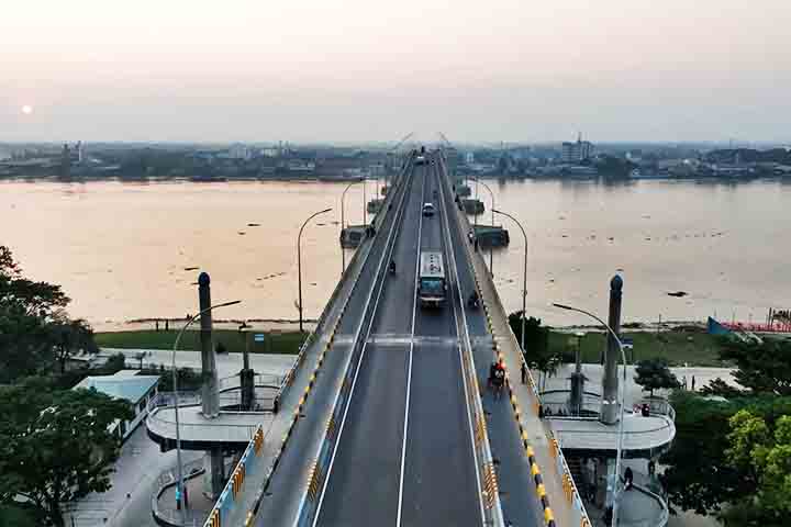 A discriminação econômica também aumentava o descontentamento. O poder econômico e político estava concentrado no Paquistão Ocidental, apesar de ter uma população menor. 