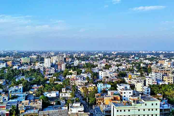 Além disso, a resposta ineficaz do governo ao Ciclone Bhola, que devastou a região em 1970 e matou centenas de milhares de pessoas, aprofundou a revolta da população.