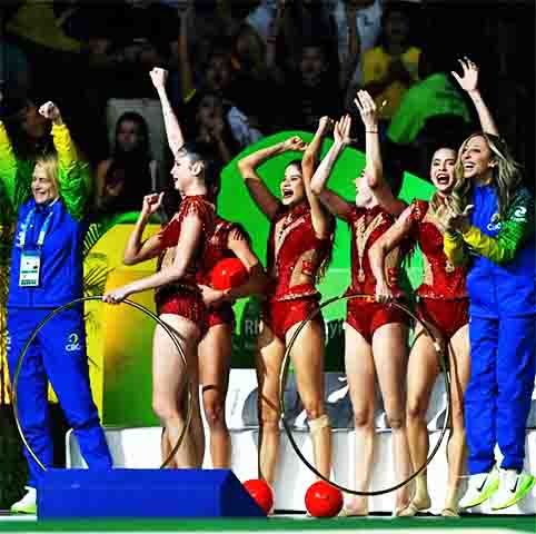 Criada na Europa no início do século 20, a ginástica rítmica surgiu como uma derivação da ginástica artística e da dança teatral. A Federação Internacional de Ginástica (FIG) organizou o primeiro Campeonato Mundial em 1963, em Budapeste, na Hungria.
