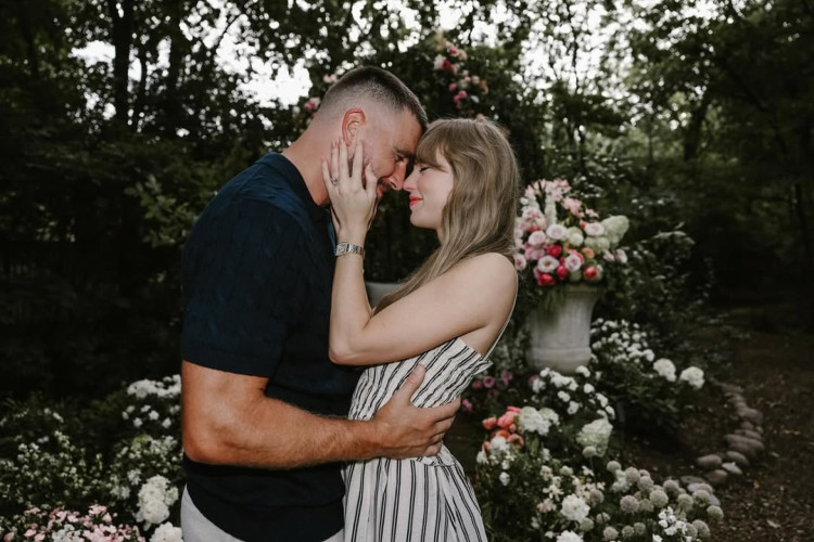 Taylor Swift e Travis Kelce estão noivos