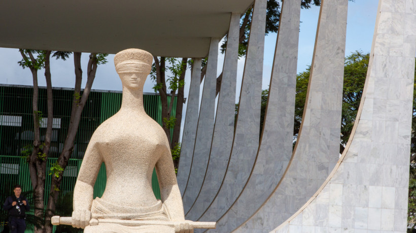 Supremo Tribunal Federal organiza plano de segurança para o julgamento do ex-presidente Jair Bolsonaro, agendado para iniciar no dia 2 de setembro 