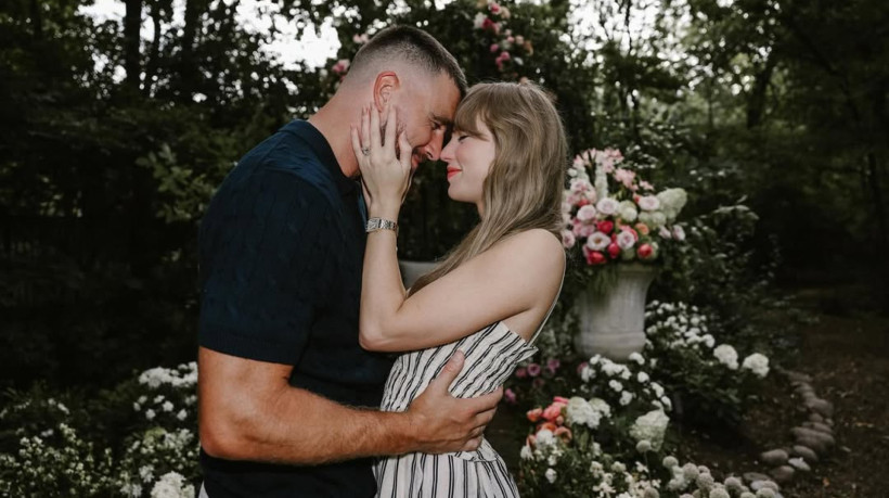 Taylor Swift e Travis Kelce estão noivos